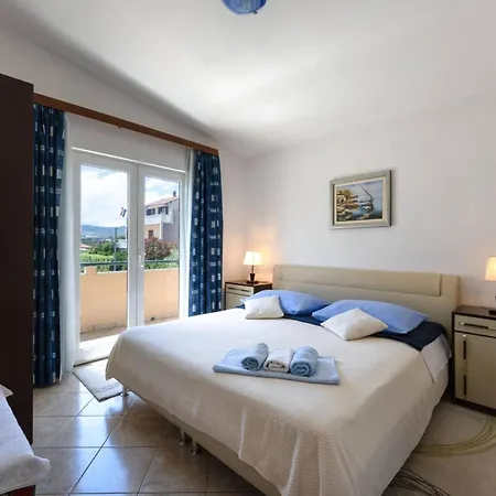 Apartment Two Bedroom With Terrace Kastela