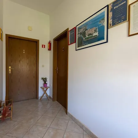 Apartment Two Bedroom With Terrace Kastela
